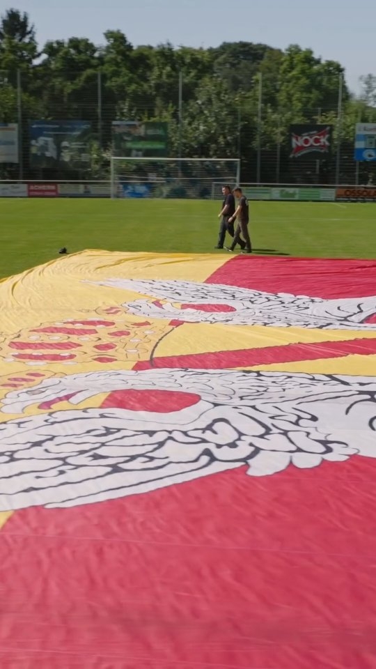 Heute, 19 Uhr am Rathausplatz in Achern: Die Desirée Lobé Band bringt das Badnerlied in einer neuen, aber trotzdem ganz wurzeltreuen Version auf die Bühne. „So wie man ihn noch nie gehört hat,“ sagt Desirée. Und zudem lässt die feuerwehr_achern die größte Badische Flagge vom alten Rathaus herunter....