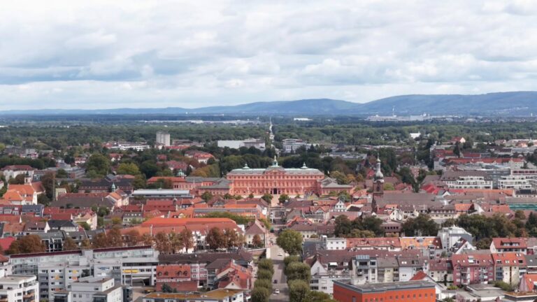 Nur noch sieben Tage bis zur Landtagswahl in Baden-Württemberg. Welchen Wert nimmt Demokratie für Dich persönlich ein, was müssen wir in unserer Gesellschaft unbedingt bewahren und was sollte sich dringend ändern? P.S.: Bei den Bildern handelt es sich um Screenshots vom ersten Teaser des...