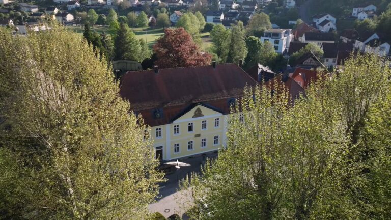 Für den kommenden Dokumentarfilm "48/49 Revolution in Baden." wurde in ganz Baden gefilmt. Besondere Stationen wie Friedrich Heckers Geburtshaus, der Offenburger Salmen, das Karlsruher Schloss, das Zweiständehaus und viele weitere werden einen tiefgehenden Einblick dieser großen und bisher viel zu...